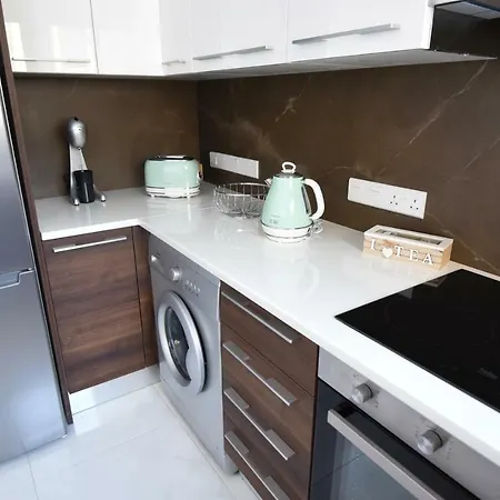 Brand New 2bdr Apt. Centre Lägenhet Larnaca